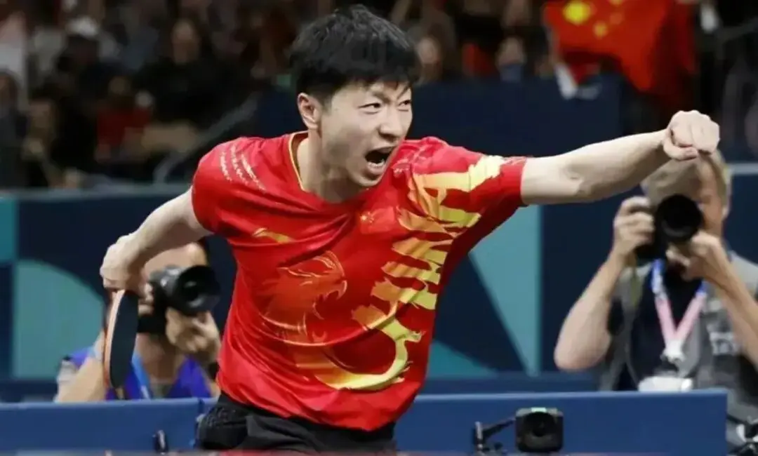 动证明, 年少成名, 气场十足